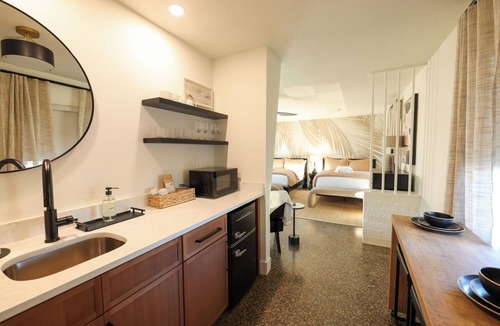 Vilano Beach Hotel | Aviles Double Full- 5 min walk to beach!