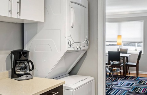 Brookwood Apartment | (B2bL) Cute Condo, Walkable to Midtown, 1 Block from MARTA