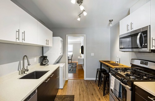 Brookwood Apartment | (B2bL) Cute Condo, Walkable to Midtown, 1 Block from MARTA