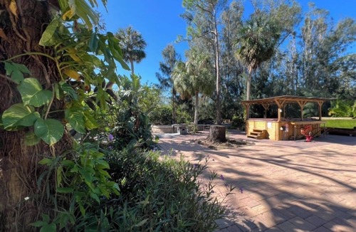 Town 'n' Country House | Bachelor, Weddings, College reunions, 2 houses on 1 acre nature freedom, swimspa