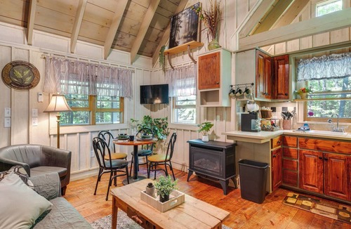 Cleveland Apartment | Back on Market! Creekside Cottage Near Table Rock