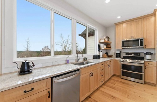 Calhoun House | *Back2School* Peaceful Private Mountain View Home
