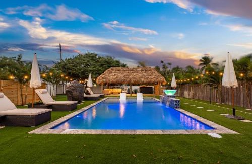 Delray Beach Apartment | Bali Inspired home with Heated Pool, Sauna and Hot Tub! Close to Beach and Atlantic Ave