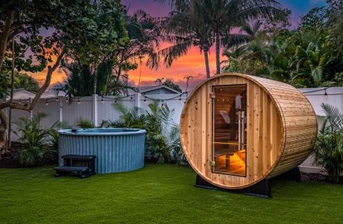 Delray Beach Apartment | Bali Inspired home with Heated Pool, Sauna and Hot Tub! Close to Beach and Atlantic Ave