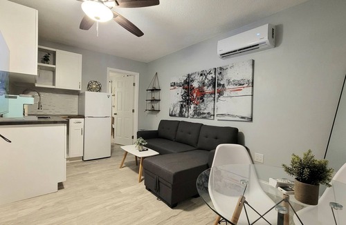 East Ocean Ave Hotel | Barefoot Mailman Inn & Suites