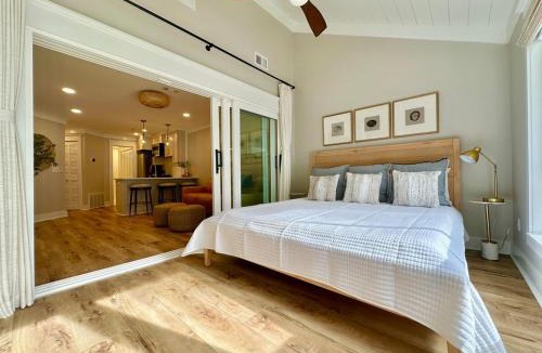 Niceville Apartment | Bay-front Condo near Gulf - Elegant and Private Stay - Penthouse with Elevator