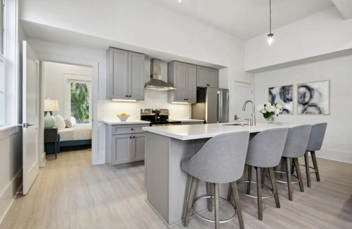 Bay St Louis House | Bay St Louis Building with Old Town BSL