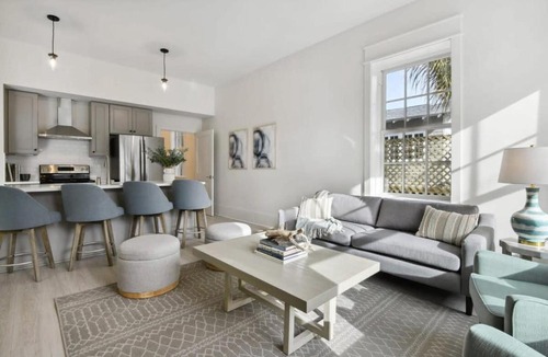 Bay St Louis House | Bay St Louis Building with Old Town BSL