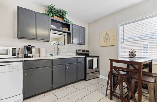 Saint Simons Island Apartment | Beach Cottage -optional BIKES - Walk 2 Shops & Fun