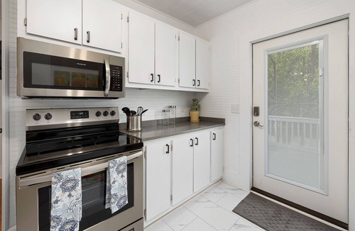 Saint Simons Island Cottage | Beach Cottage with 2 king beds-One short block to beach-Walk to Pier Village!