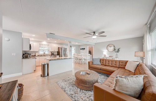 Walsingham House | Beach Escape: King Bed | Games | Sunroom | Bikes