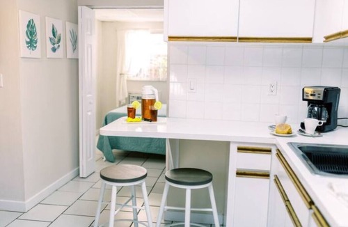 Deerfield Beach Apartment | Beach Haven 1 BD + Florida Room steps from Ocean
