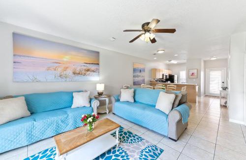 Miramar Beach House | Beach House 5min walk to beach, pool, yard, close to shops and activities
