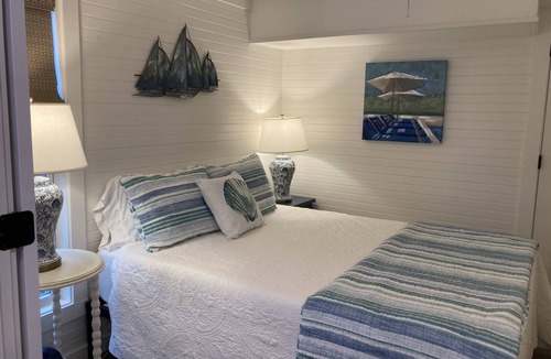 Saint Simons Island House | Beach Walk Bungalow 1Bedroom 1Bath, 4 blocks to the beach! Private Courtyard