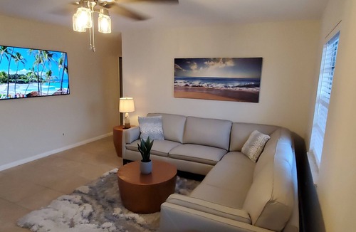 Hobe Sound Villa | Beachcomber Villa - Your Relaxing Beach Town Getaway - Newly Remodeled, King Bed