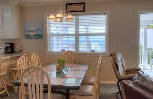 Bahama Beach Apartment | BEACHF RONT PRIVATE COTTAGE, ENTIRE UPPER FLOOR, LOW RISE BUILDING, 2 BD 2 BA