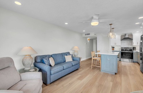 North Redington Beach Condo | 🌞Beachfront Condo🐬Amazing Gulf and Beach Views🌴Emerald Isle 501