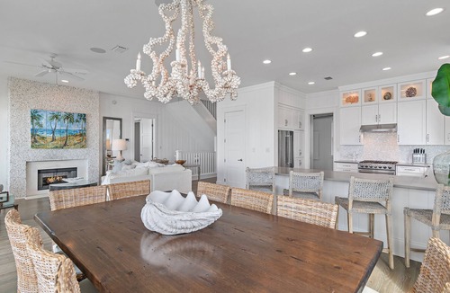 Gulf Trace House | Beachfront 3 Ocean View Suites DAILY BEACH CHAIR UMBRELLA SERVICE March-October