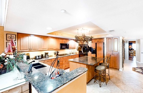 Redington Beach Condo | Beachfront condo w Gulf views balcony washer dryer central AC shared pools