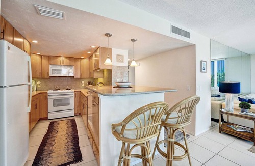 Palm Beach Shores Condo | Beachfront Pool Condo: Coral Blue