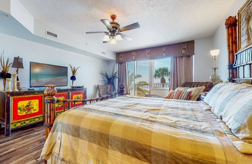 Gulf Lagoon Beach Condo | Beachfront | Private Hot Tub | Elegant Luxury! | FLPCB71