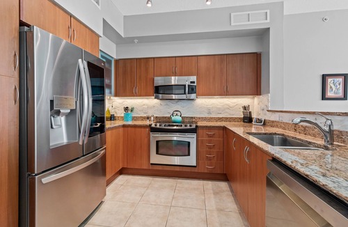 East Ocean Ave Condo | Beachy 2 Bed/2bath Condo w/Water View! 5min from the beach!