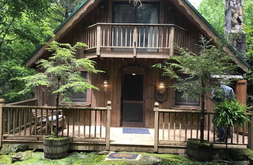Scaly Mountain House | Bear Gone Fishing- Cool Down in the Creek! Mins to Highlands