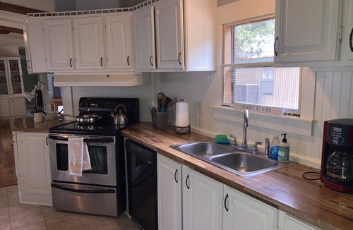 Burton House | Beaufort SC Newly Renovated 2 Bedroom 2 Bath Sleeps 6