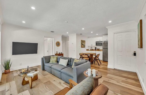 Sailboat Bend House | Beautiful 2 BR Apartment - Bright and Spacious
