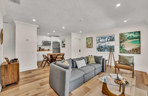 Sailboat Bend House | Beautiful 2 BR Apartment - Bright and Spacious