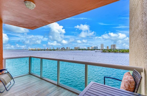 Riviera Beach Condo | Beautiful 3 , 3 Pvt Balcony Waterfront @ Marina Grande Condominiums