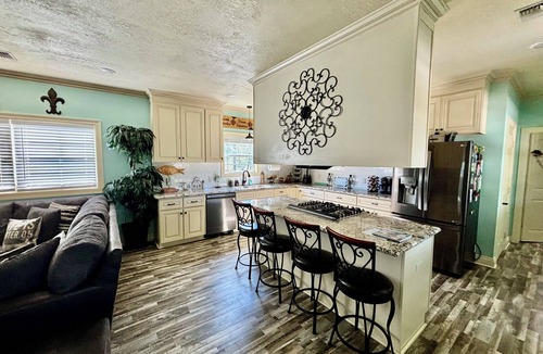 Mittie House | Beautiful 3-bedroom house with beautiful river views in Oberlin