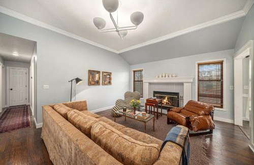 Lee's Summit House | Beautiful 4-bed, 3-bath Lees Summit Cottage