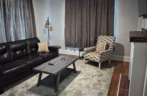 Downtown Jackson Apartment | Beautiful Apt in Belhaven 1 king bed/1BA close to everything