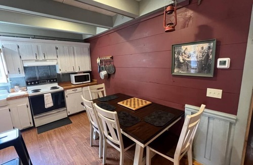 Sylvania House | Beautiful Cabin in quiet rural location