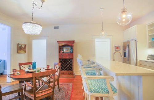 Historic Downtown Savannah Apartment | Beautiful, Centrally Located, Design District Apartment by Lucky Savannah