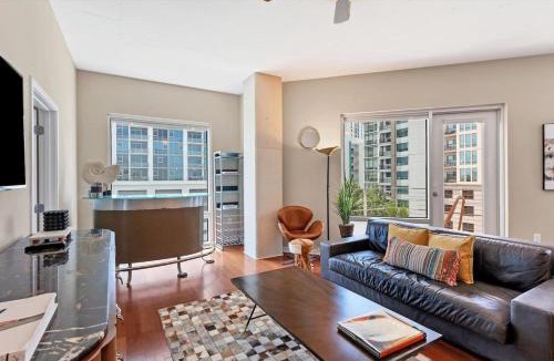 South Eola House | Beautiful Downtown Condo 1 Bed 1 Bath