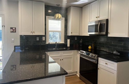 Perry House | Beautiful Green House with a huge Backyard! Just 1 mile from Downtown Perry