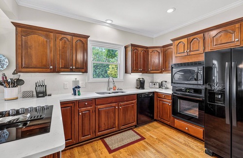 King City House | Beautiful home in the Pier Village! Close to Beach, Room for Everyone!