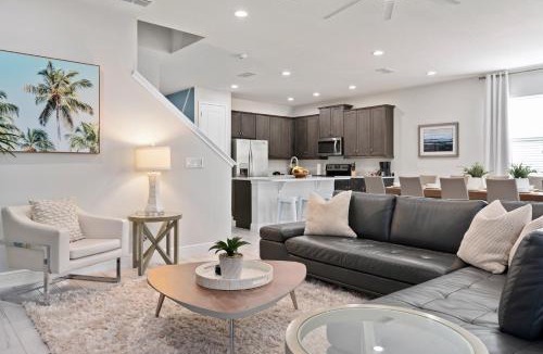 Historic Downtown Kissimmee House | Beautiful Home With Private Pool, Media & Game Room Near Disney With Waterpark And Resort Access At Encore Resorts Reunion - 210Cl