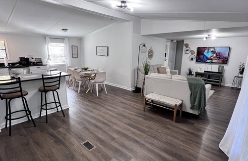 New Site House | Beautiful Lake House- Cozy and Peaceful place.
