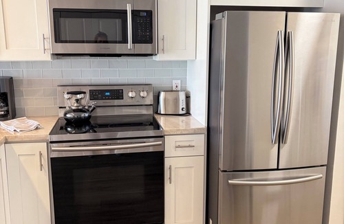 Jupiter Condo | Beautiful Lakefront Condo, Close Walk to Beach, Harbourside & Jupiter Nightlife!