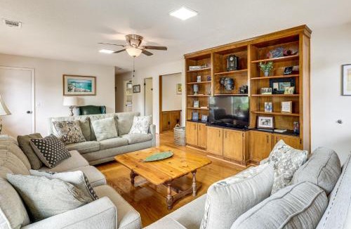 Jacksons' Gap House | Beautiful lakefront home with plenty of space!