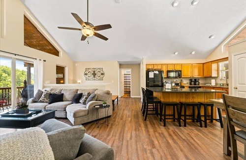 Lakeside Estates House | Beautiful Lakefront Getaway - Sleeps 26 - Norris Lake’s Best Location