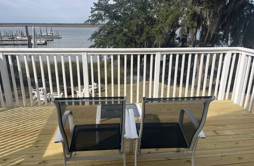 Daufuskie Island House | Beautiful Loft with Dock on Inter coastal Waterway Gorgeous Sunset Come by boat!
