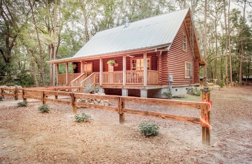 Lake City Cabin | Beautiful log home less than a half mile from ichetucknee springs north entrance