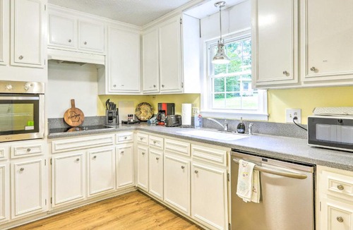 Macon House | Beautiful Macon Getaway about 8 Mi to Downtown!