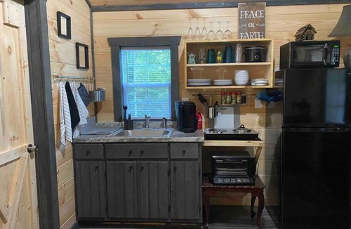 Primrose Apartment | Beautiful Morning, the lovely tiny cabin for two!