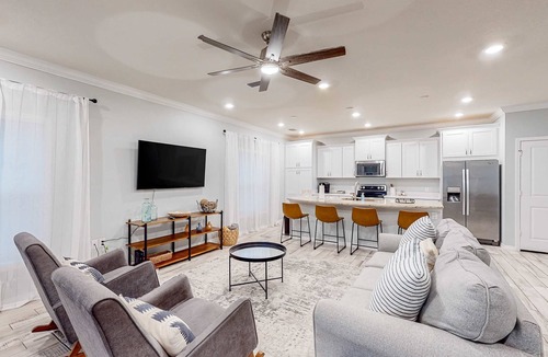 Ono Island Villa | Beautiful & open home with enclosed porch, game room, W/D - beach & pool access