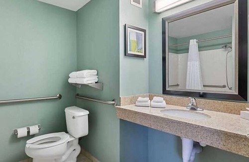 Lakeland Apartment | Beautiful Studio apartment (430985) by Houzlet